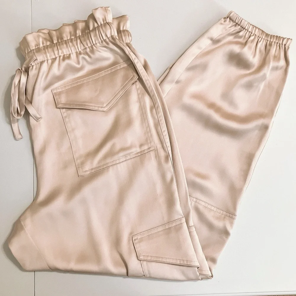 Banana Republic Satin Cargo Jogger Medium Gold Beige NWOT 27’inseam High Rise - Picture 11 of 11